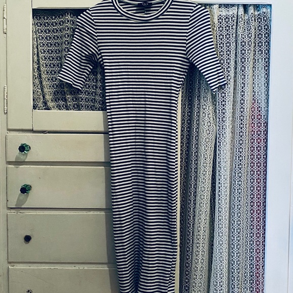 Blue and white striped body hugging dress - Picture 8 of 8